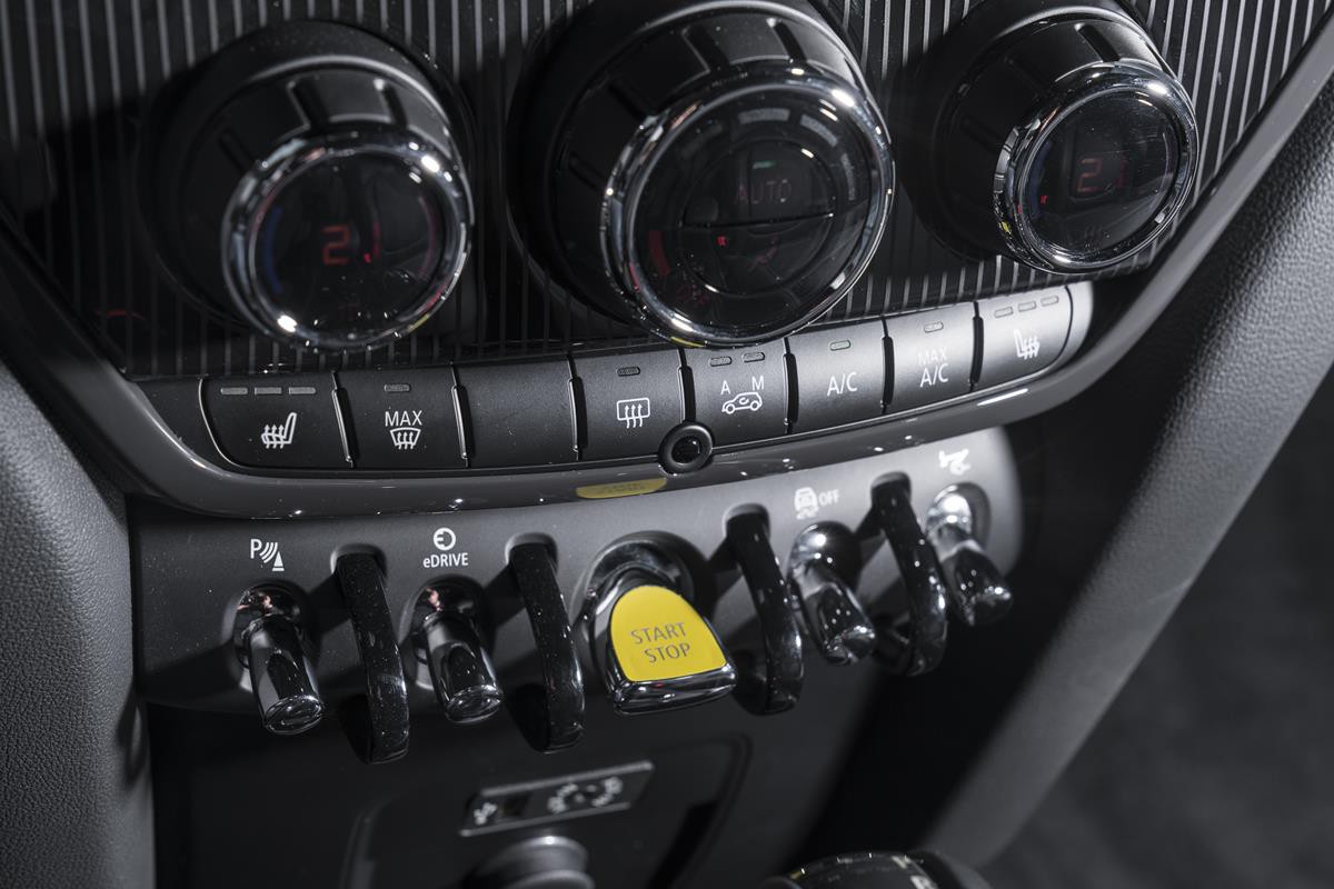 MINI Cooper S E Countryman ALL4: il primo modello ibrido plug-in - image 022403-000207030 on https://motori.net