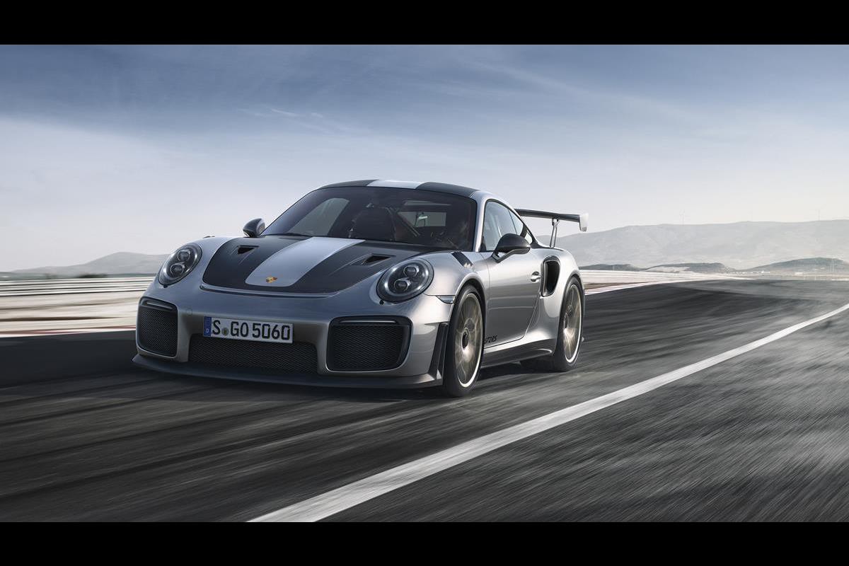 Porsche presenta la 911 più potente di sempre - image 022507-000207800 on https://motori.net