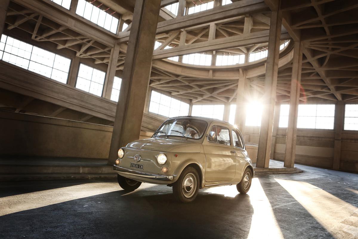 La Fiat 500 diventa un'opera d'arte moderna al MoMA di New York - image 022509-000207809 on https://motori.net