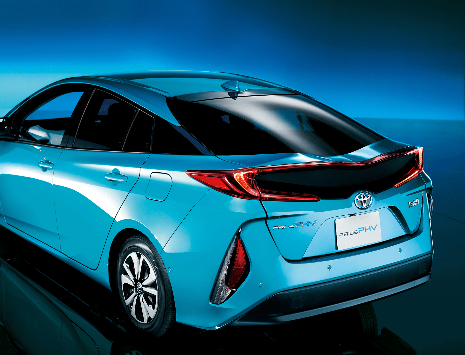 Toyota punta a oltre 5,5 milioni di veicoli elettrificati